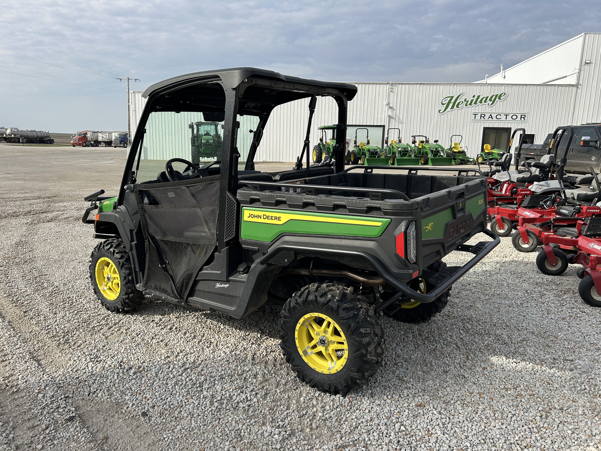  2025 John Deere XUV 845M at Heritage Tractor in Roanoke, IL