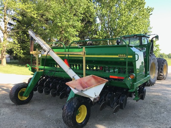 2001 John-Deere 1560