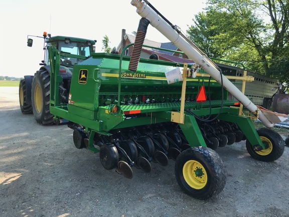 2001 John-Deere 1560