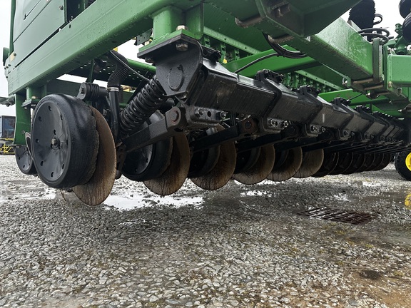 2001 John-Deere 1560