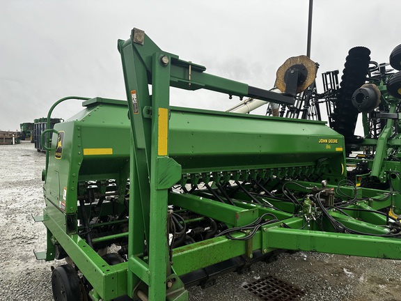 2001 John-Deere 1560