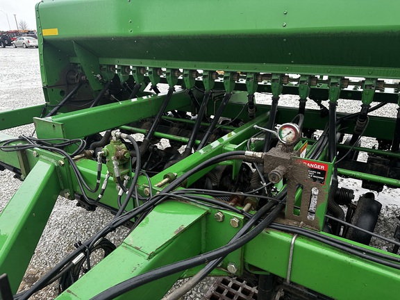 2001 John-Deere 1560