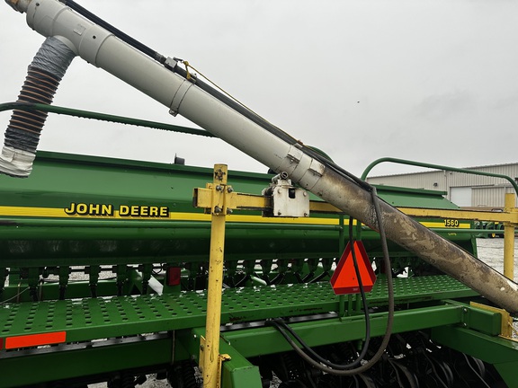 2001 John-Deere 1560