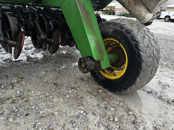 2001 John-Deere 1560