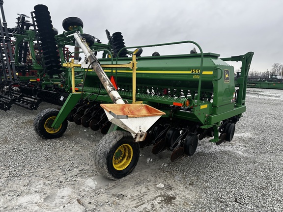 2001 John-Deere 1560