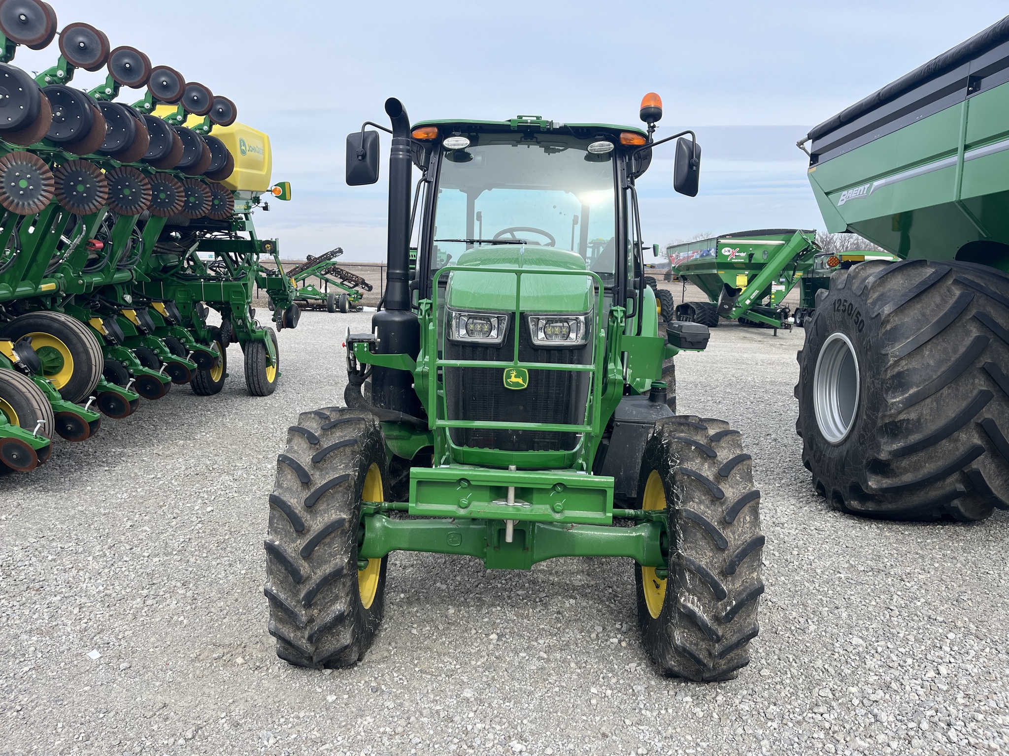 2023 John Deere 6105E Image 2