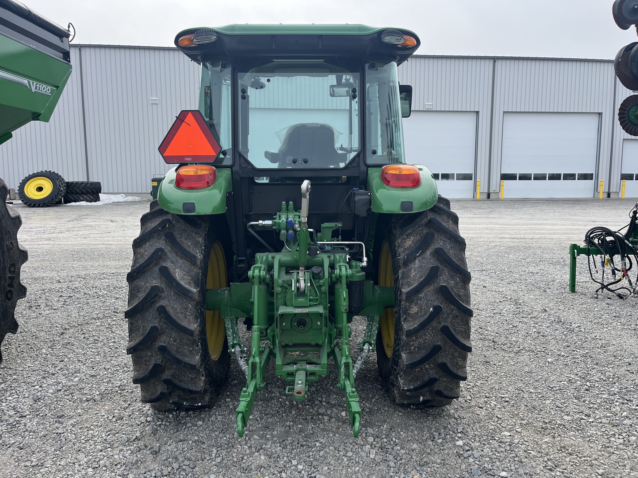 2023 John Deere 6105E Image 4