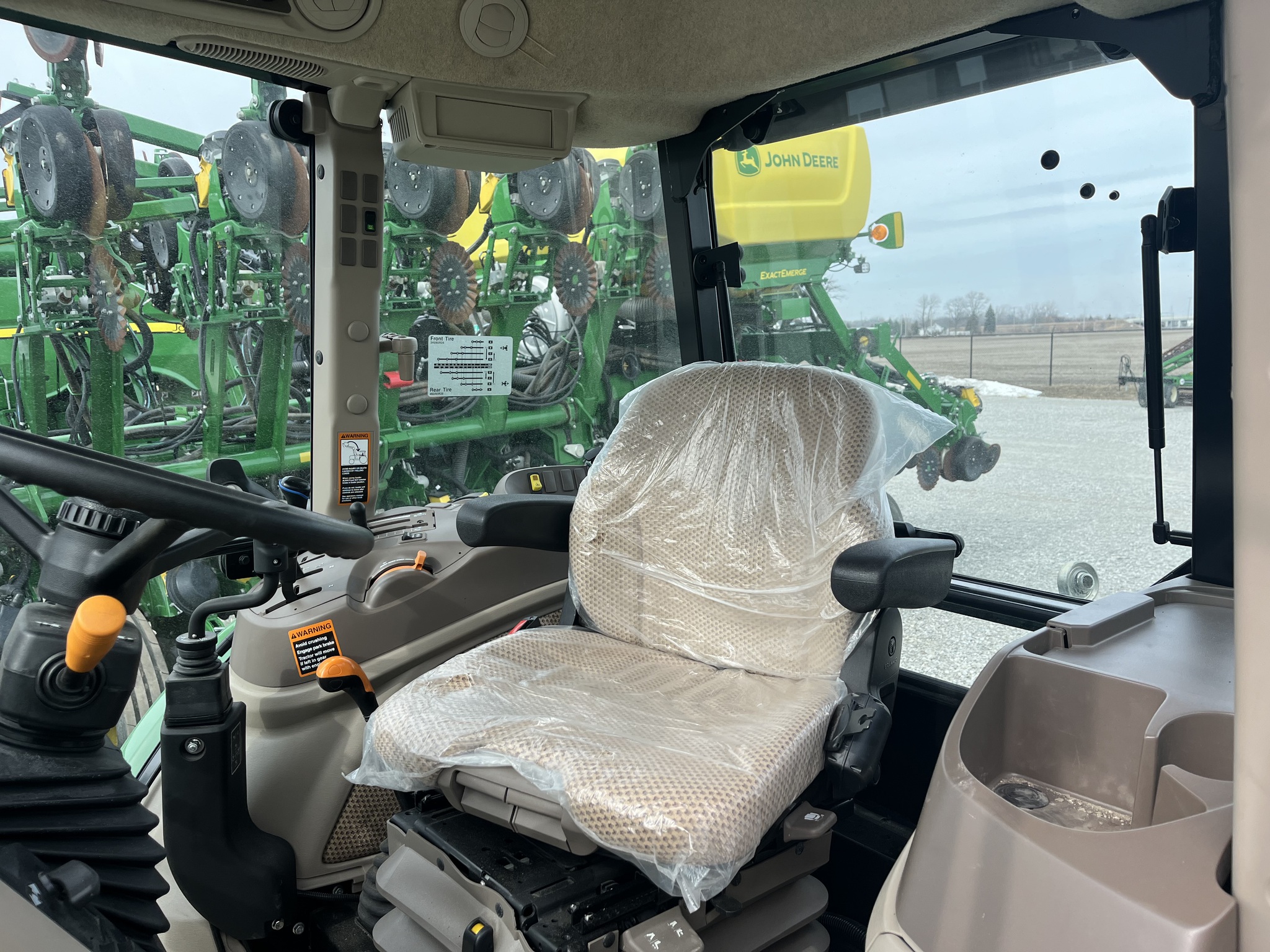 2023 John Deere 6105E Image 6