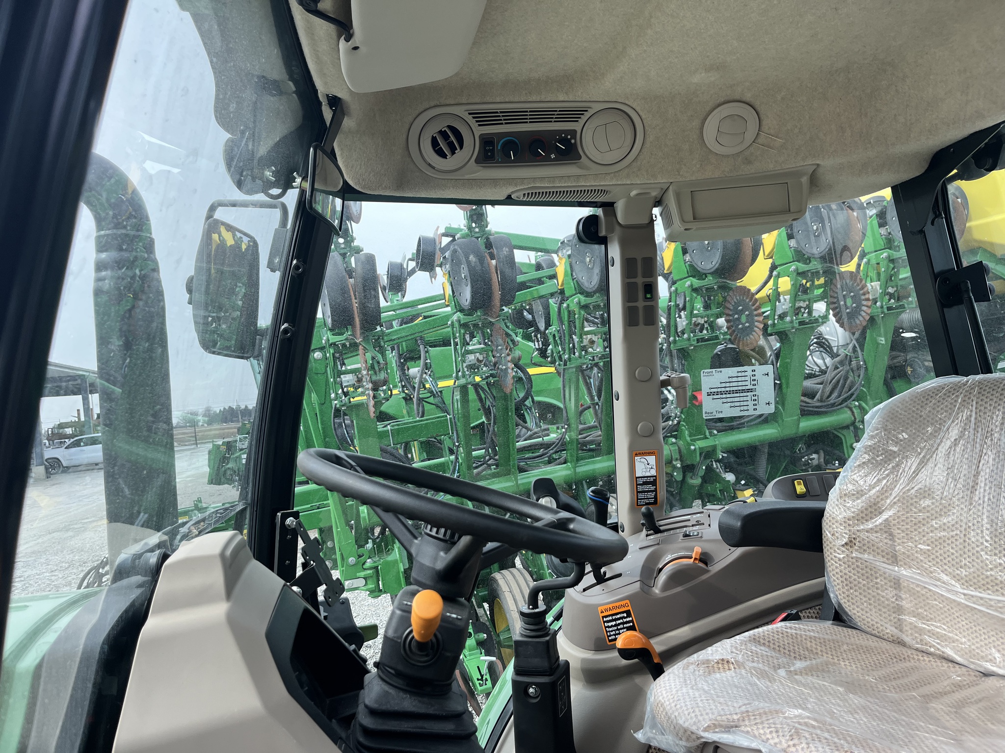 2023 John Deere 6105E Image 7