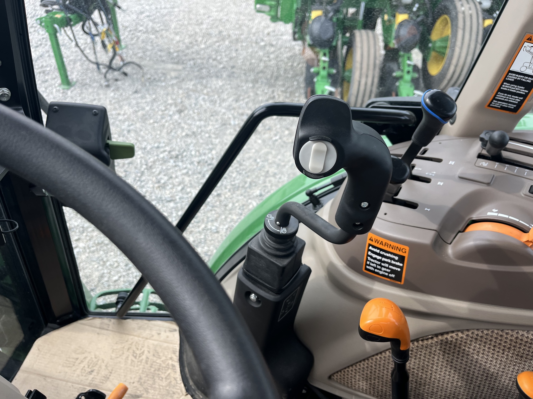 2023 John Deere 6105E Image 9