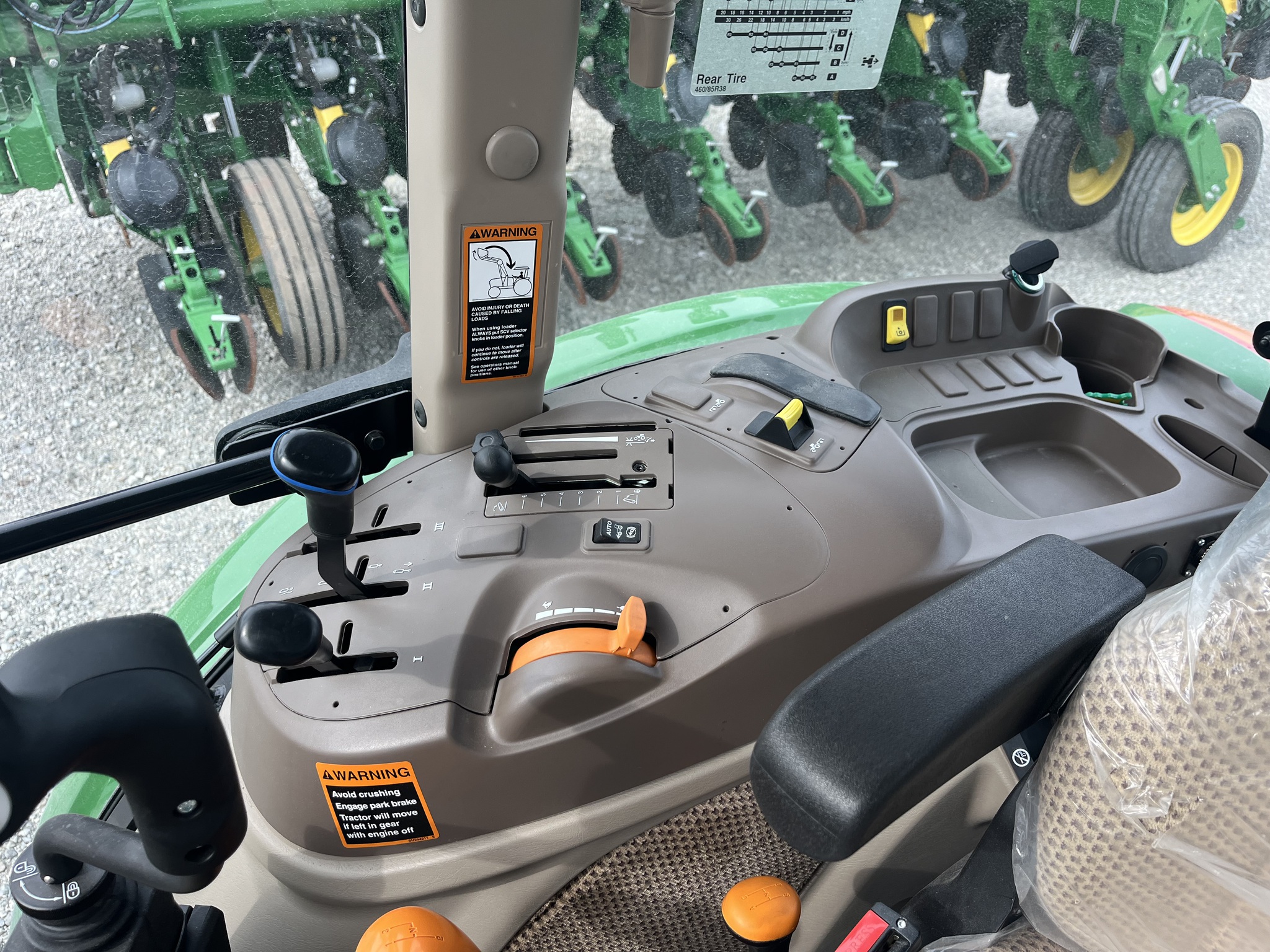 2023 John Deere 6105E Image 8