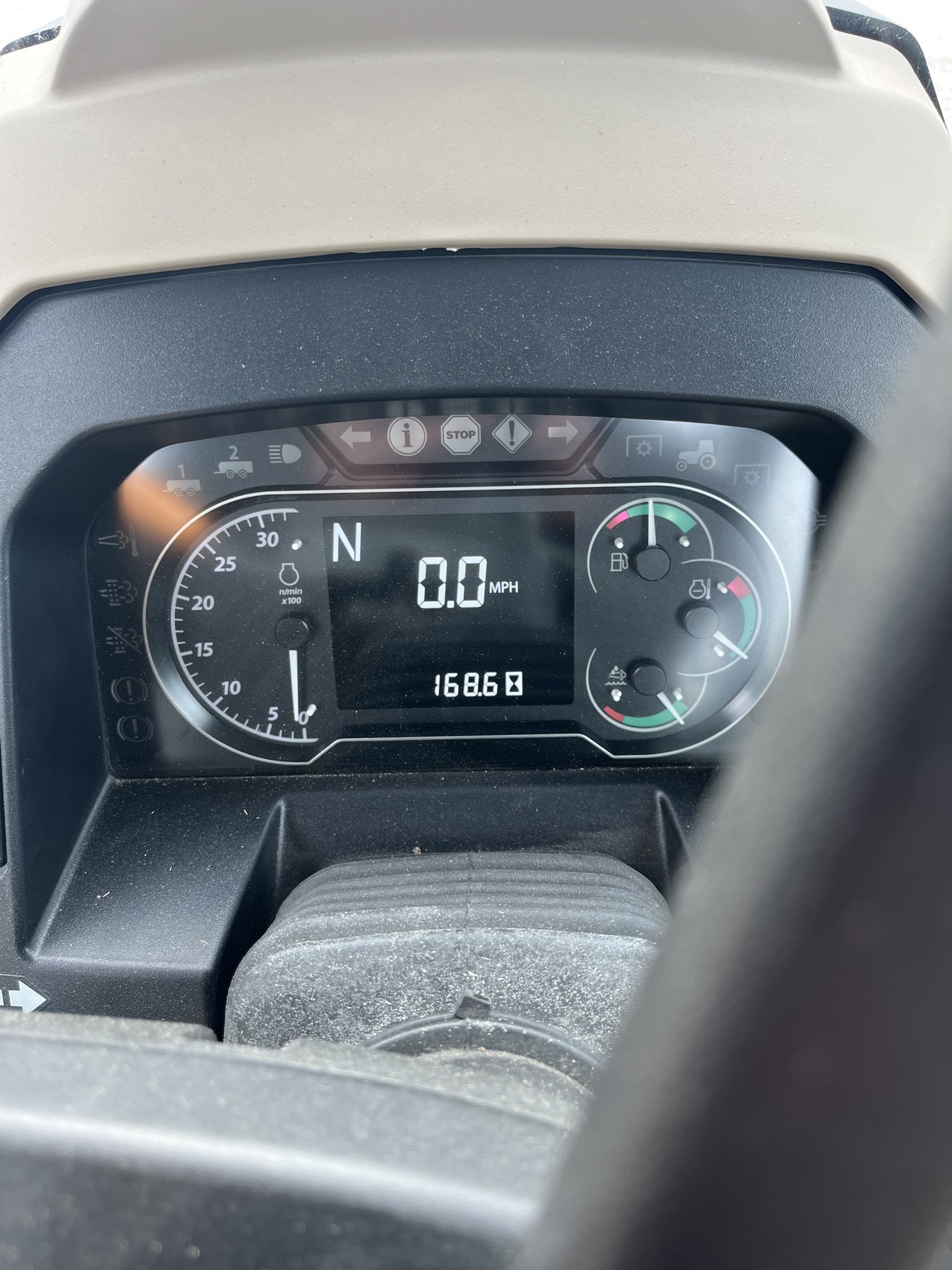 2023 John Deere 6105E Image 11