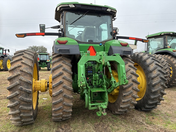 2025 John Deere 8R 230 Photo 6