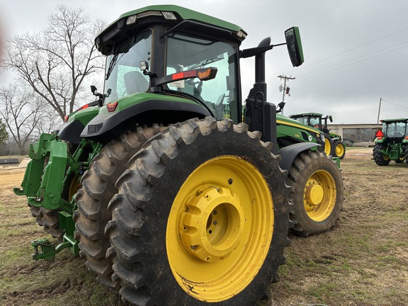 2025 John Deere 8R 230 Photo 4