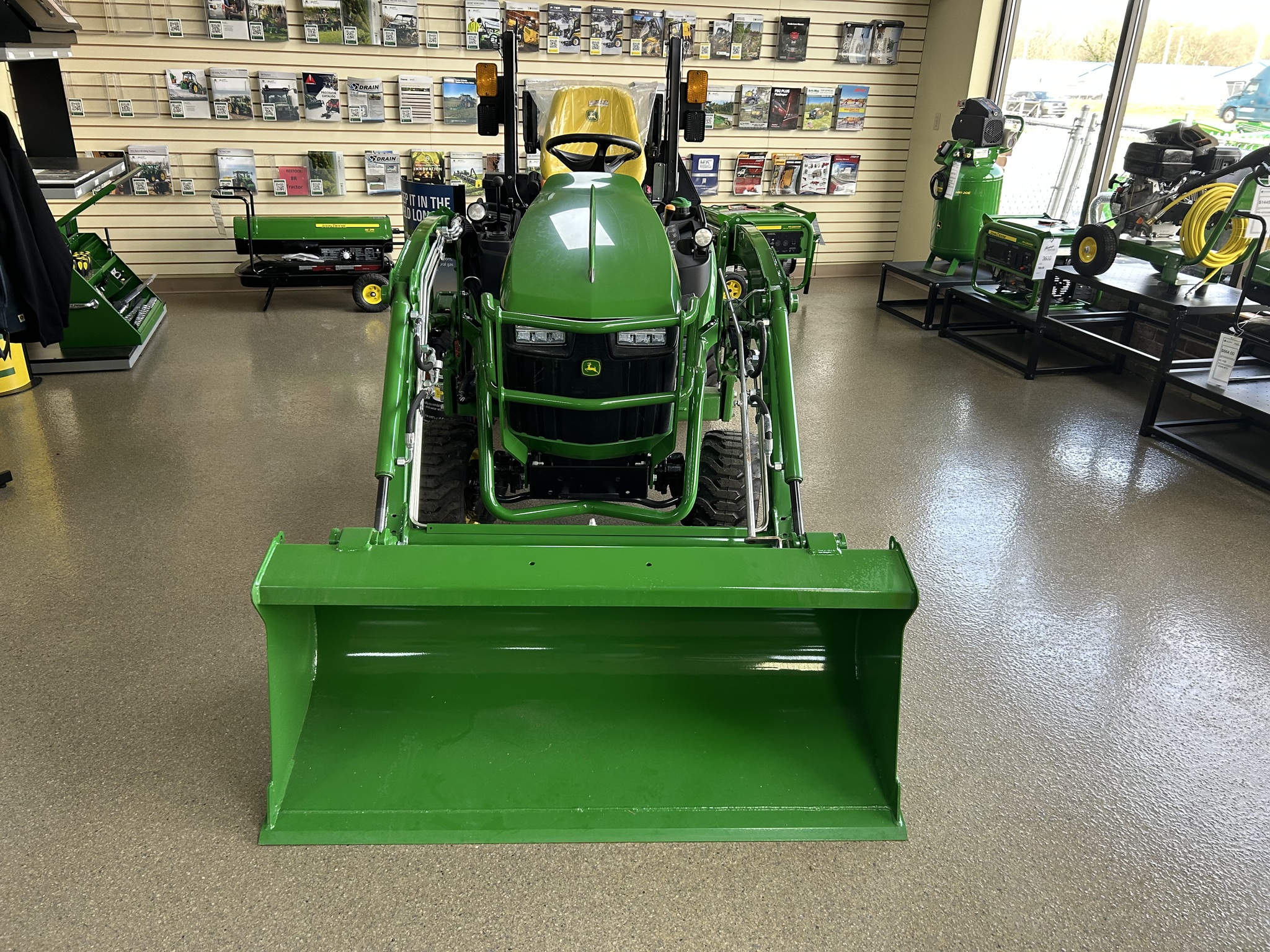  2024 John Deere 1025R at Heritage Tractor in Clinton, MO