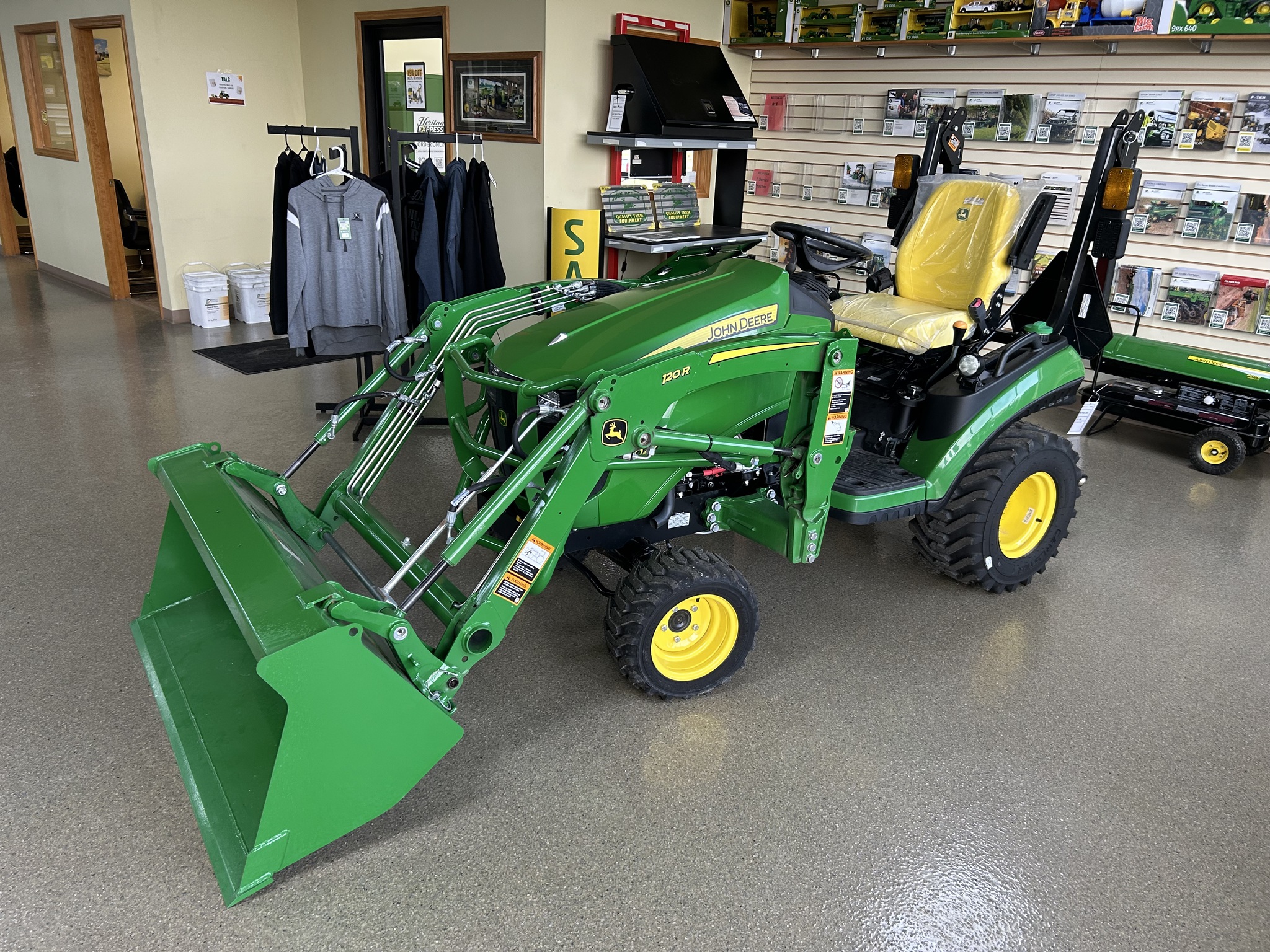  2024 John Deere 1025R at Heritage Tractor in Clinton, MO
