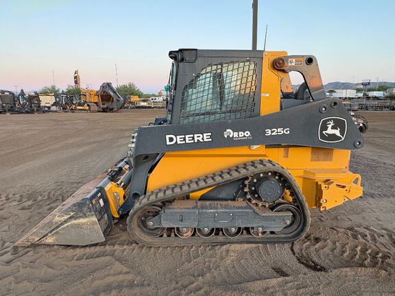 Photo of a 2025 John Deere 325G