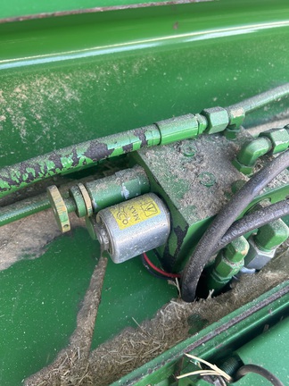 Used 2009 John Deere 568 Round Balers at Horizon Ag & Turf in St. Paul, AB - Photo3