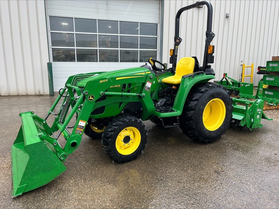  John Deere 3038E