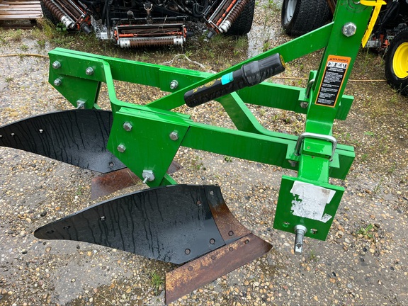 Used 2024 John Deere 3038E Compact Utility Tractors at Horizon Ag & Turf in Edmonton West, AB - Photo9