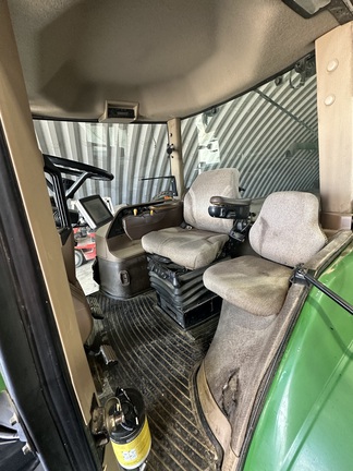 2004 John-Deere 8420