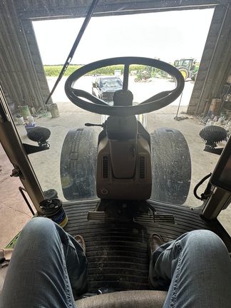 2004 John-Deere 8420