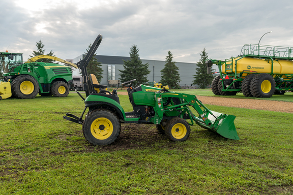 Used 2023 John Deere 2025R Compact Utility Tractors at Horizon Ag & Turf in Westlock, AB - Photo2