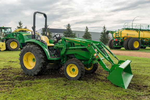John Deere 4044M