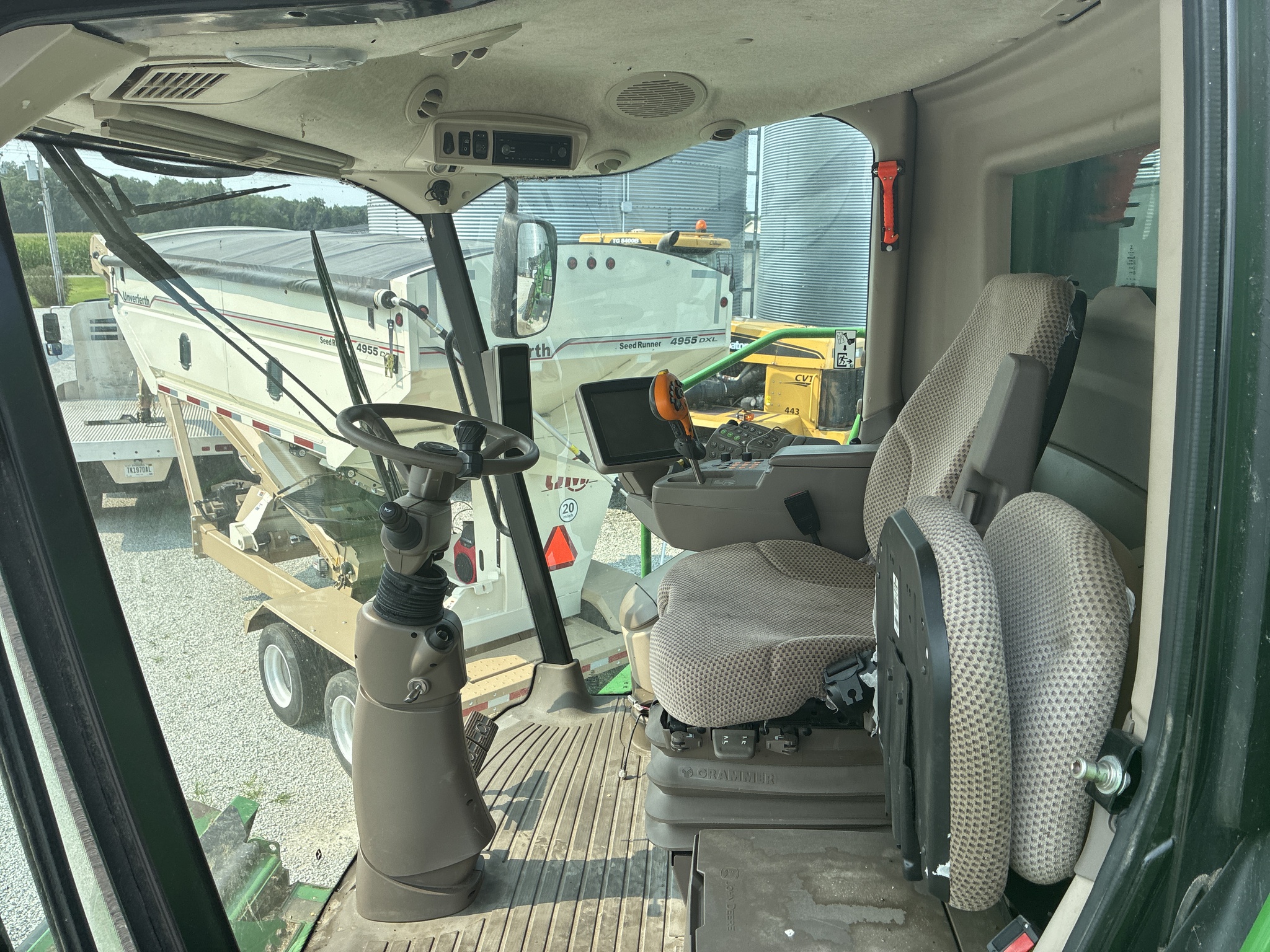 Used 2015 John Deere S680 Combines at Koenig Equipment in Greensburg, IN - PhotoXL3