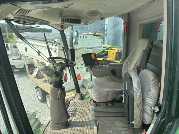 Used 2015 John Deere S680 Combines at Koenig Equipment in Greensburg, IN - Photo3