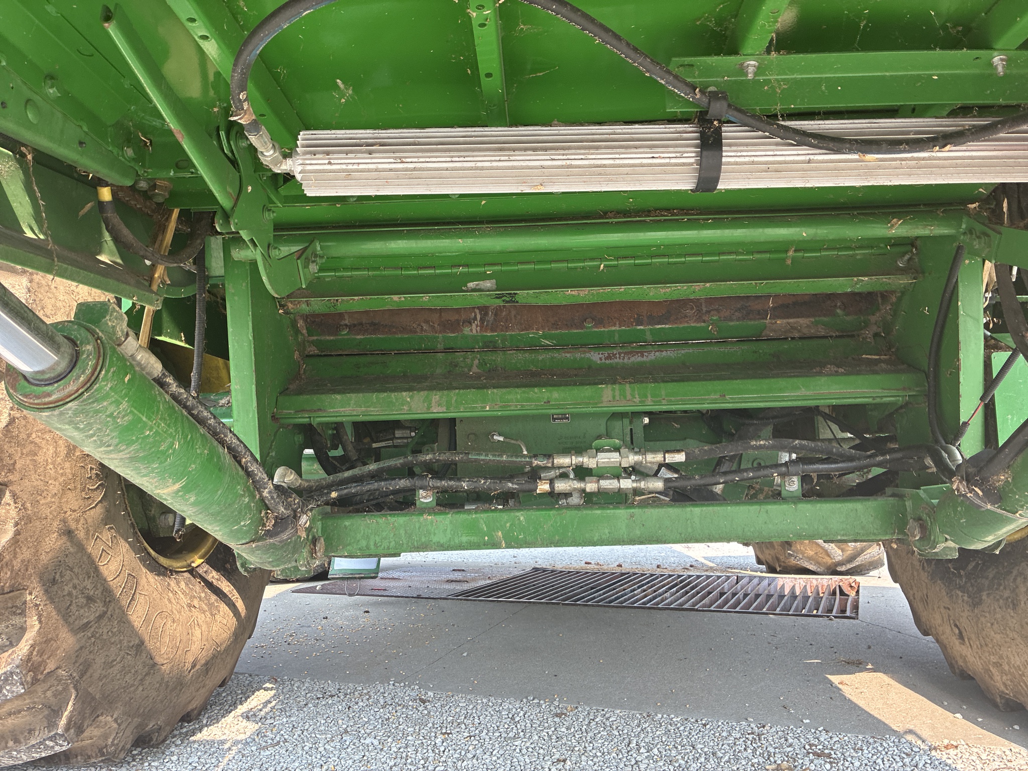 Used 2015 John Deere S680 Combines at Koenig Equipment in Greensburg, IN - PhotoXL2