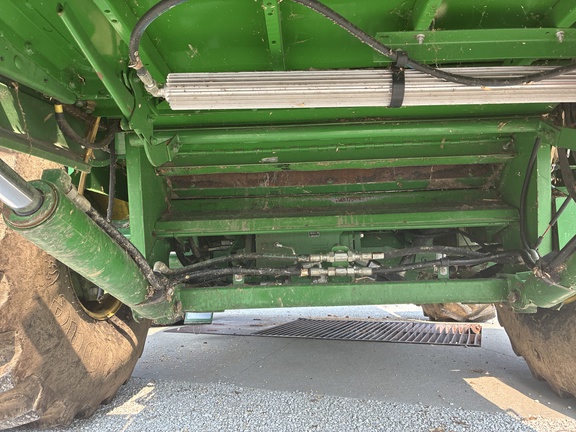 Used 2015 John Deere S680 Combines at Koenig Equipment in Greensburg, IN - Photo2