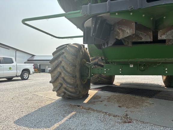 Used 2015 John Deere S680 Combines at Koenig Equipment in Greensburg, IN - Photo6