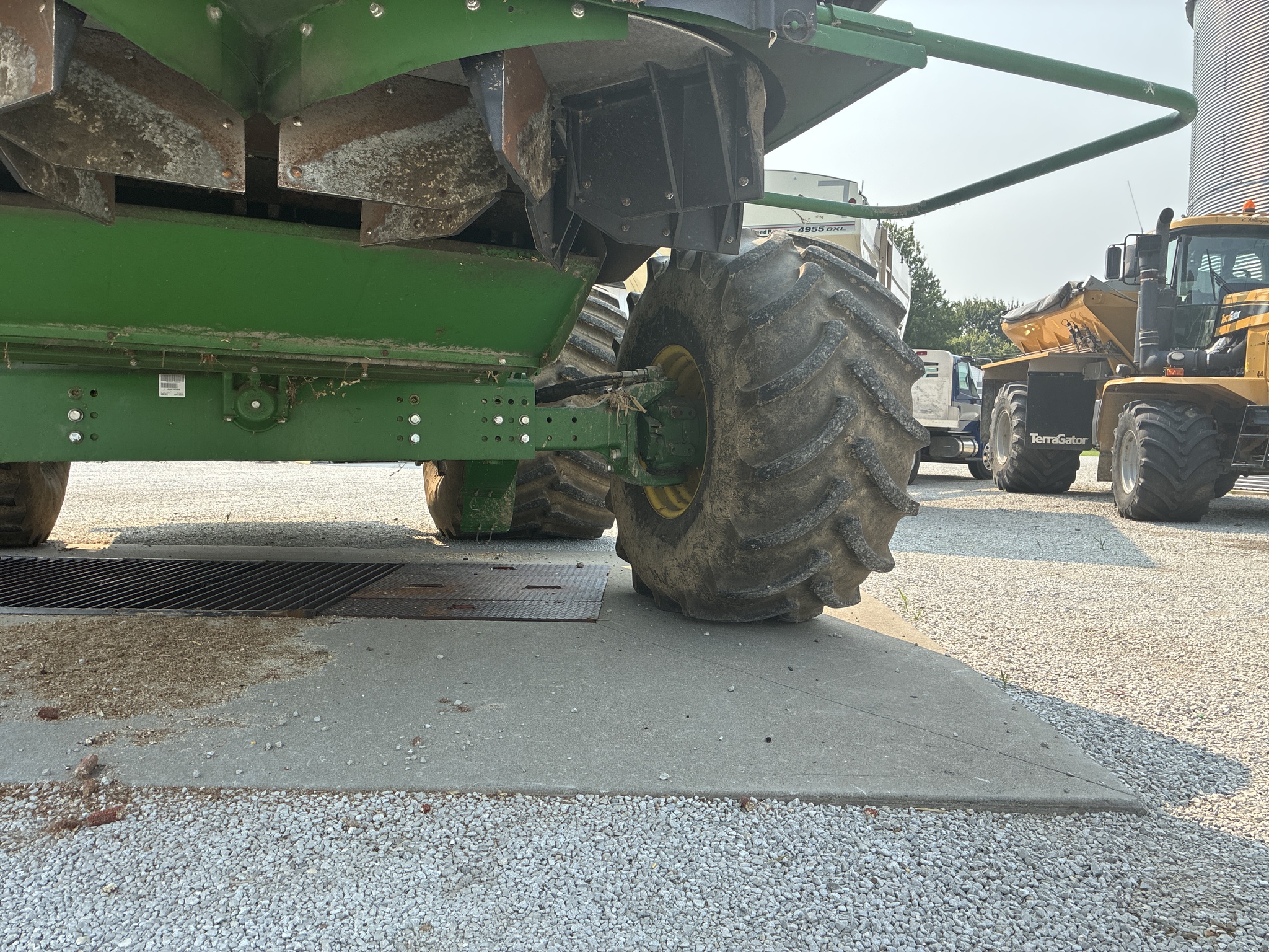 Used 2015 John Deere S680 Combines at Koenig Equipment in Greensburg, IN - PhotoXL24