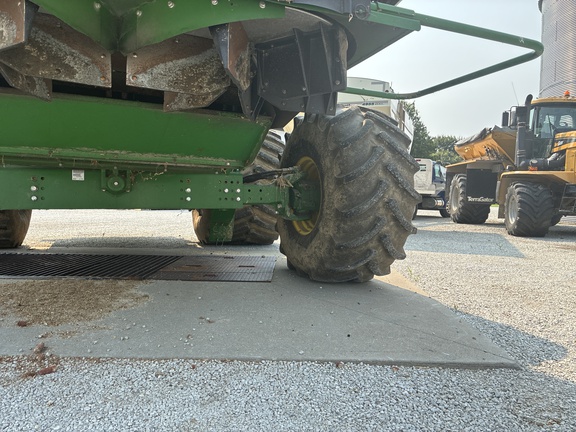 Used 2015 John Deere S680 Combines at Koenig Equipment in Greensburg, IN - Photo24