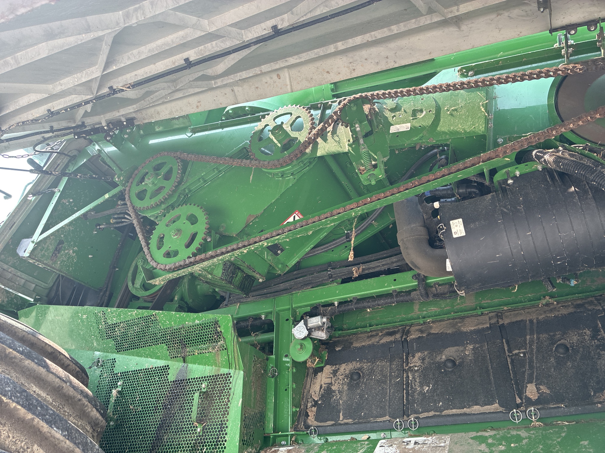 Used 2015 John Deere S680 Combines at Koenig Equipment in Greensburg, IN - PhotoXL26