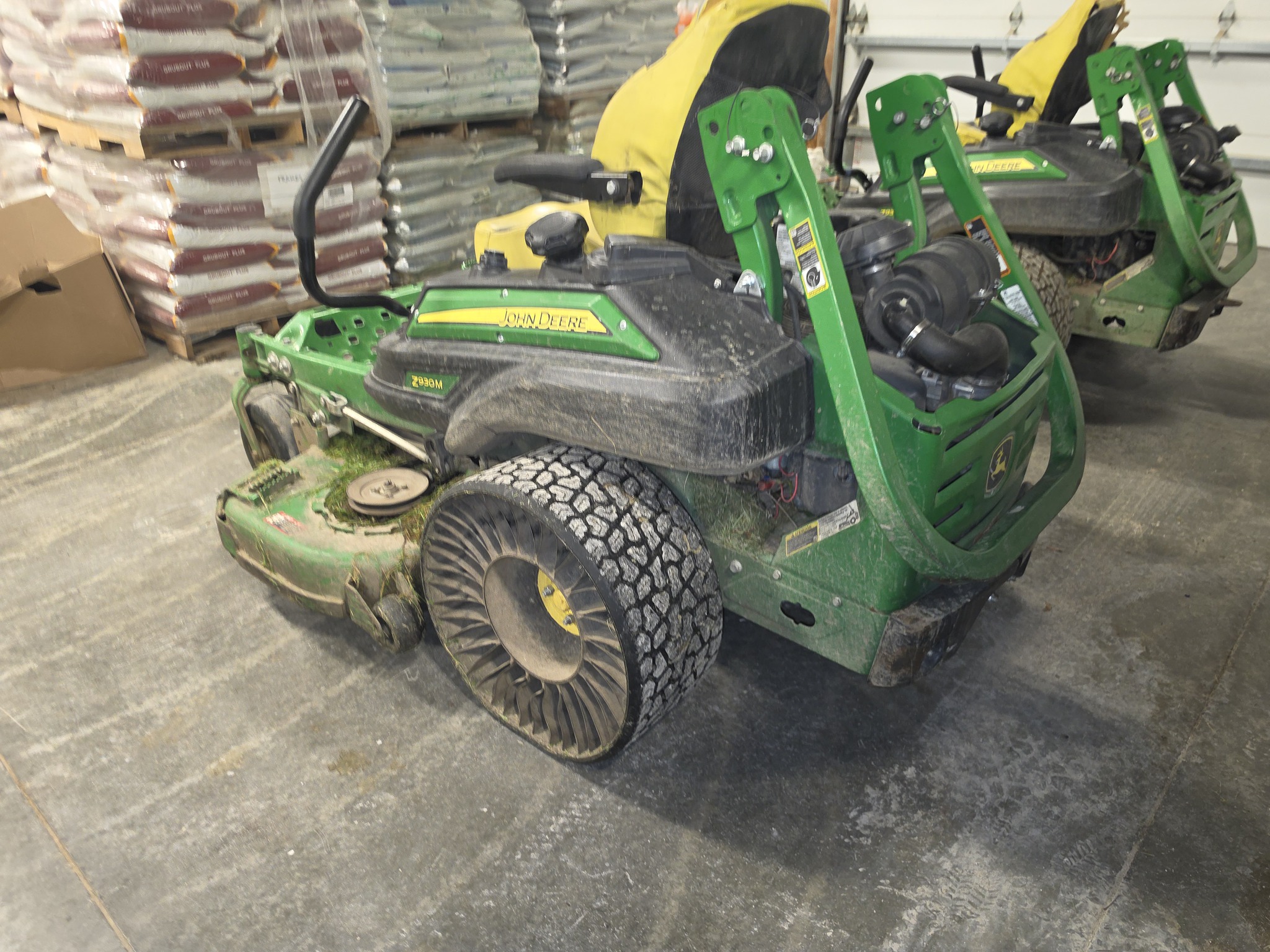 Used 2020 John Deere Z930M Zero Turn Mowers at Koenig Equipment in Richmond, IN - PhotoXL2