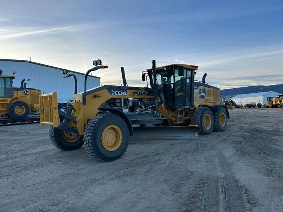 Photo of 2023 John Deere 772G