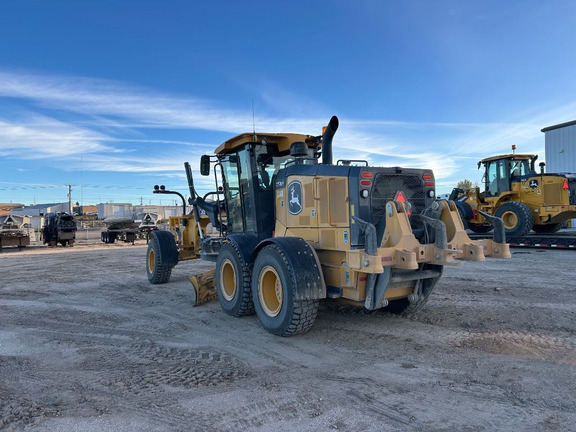 2023 John Deere 772G