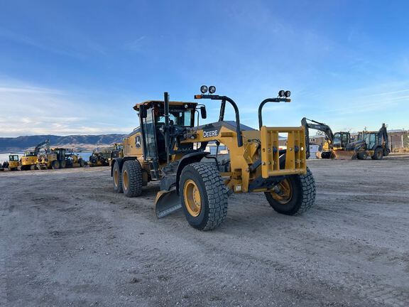2023 John Deere 772G