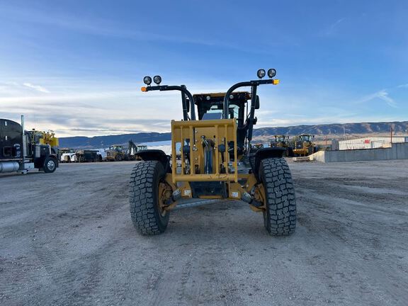 2023 John Deere 772G