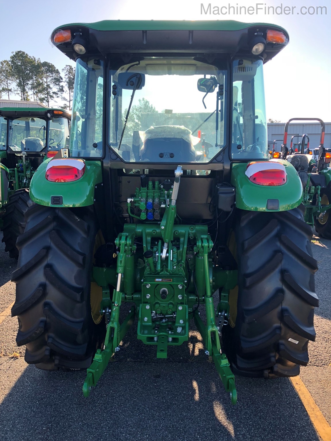 2020 John Deere 5115M Image 3