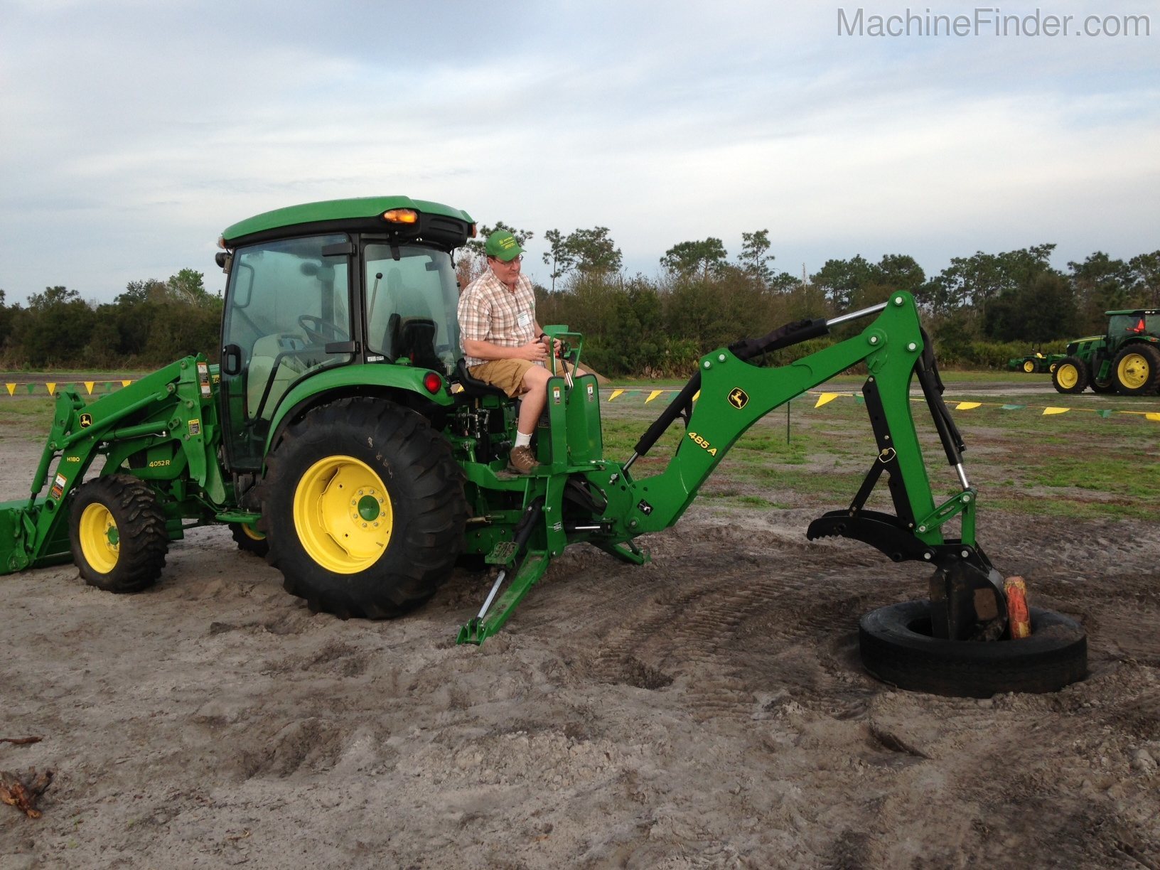2020 John Deere 4044R Image 7