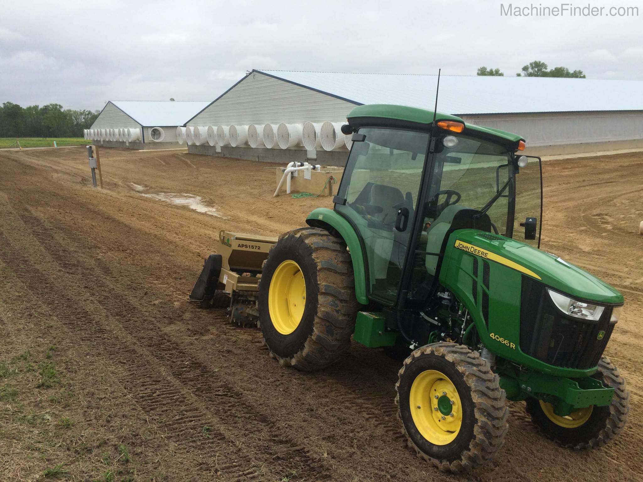 2020 John Deere 4044R Image 8