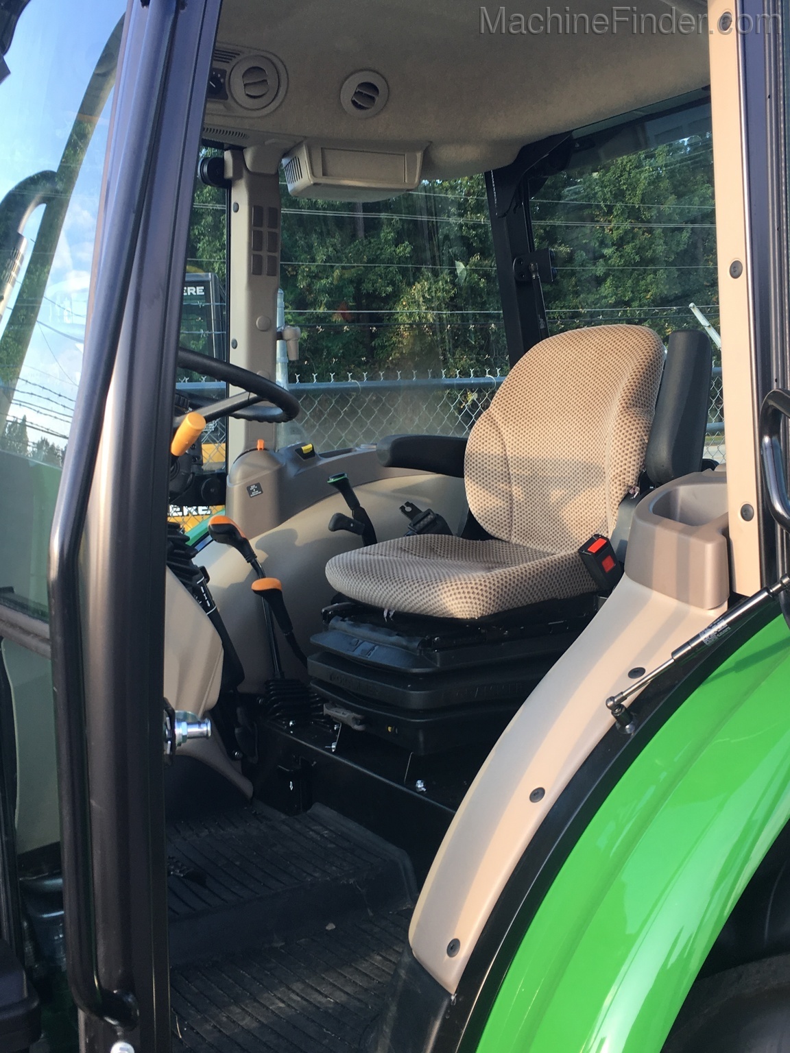 2020 John Deere 5055E Cab Image 2