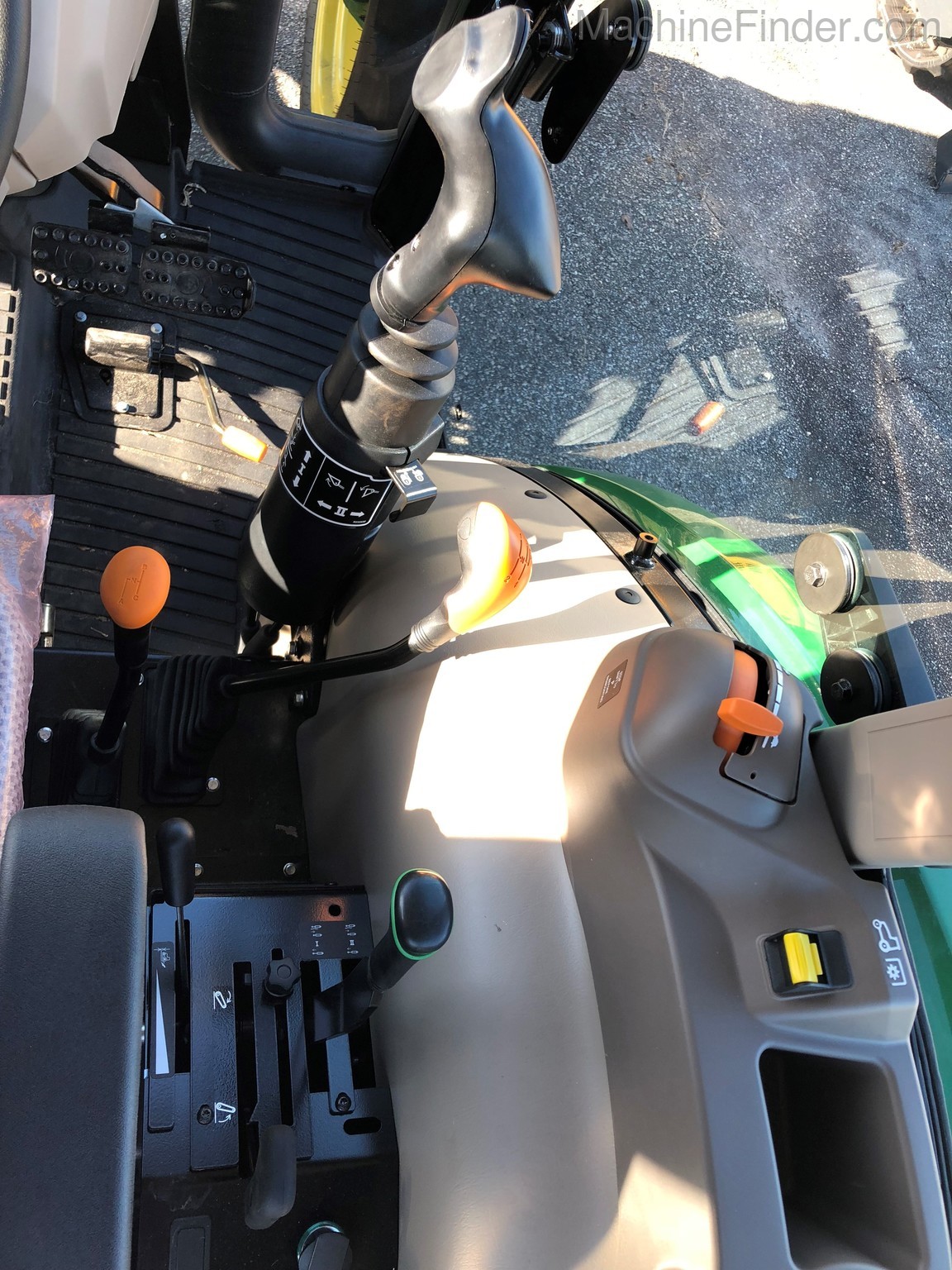 2020 John Deere 5055E Cab Image 4