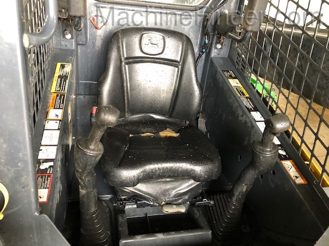 2015 John Deere 318E Image 4