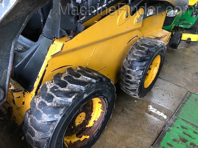 2015 John Deere 318E Image 6