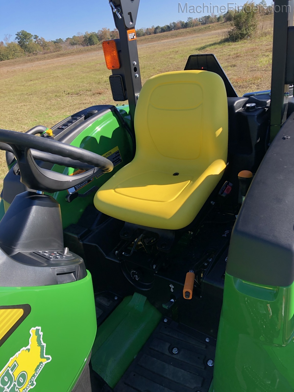 2020 John Deere 4066M Image 6