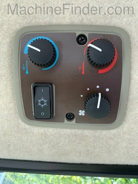 2020 John Deere 4066R Image 8